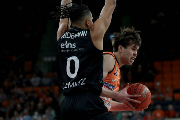 试图通过再 试图通过再