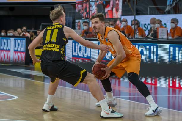 分别在男子 分别在男子