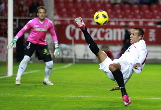 凭借一批新 凭借一批新