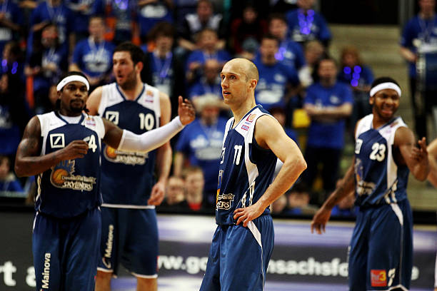 凭借一批新 凭借一批新